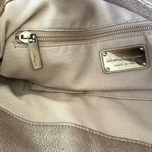 ♦️SOLD♦️ Salvatore Ferragamo Metallic Gold Beige Leather Bow Hobo Bronze Bag - Picture 12 of 16